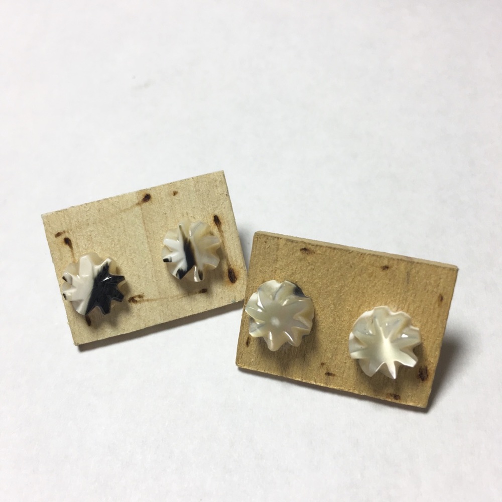 Handcarved Shell Earrings Set of‎ 2 Ivory Black MOP